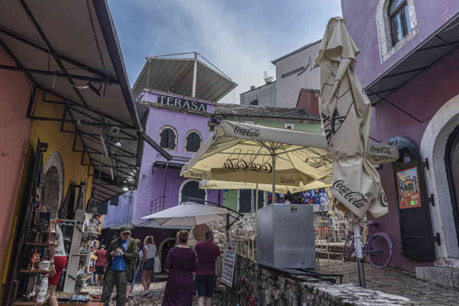 Bosnia y Herzegovina - Mostar 11 - calle Onescukova.jpg